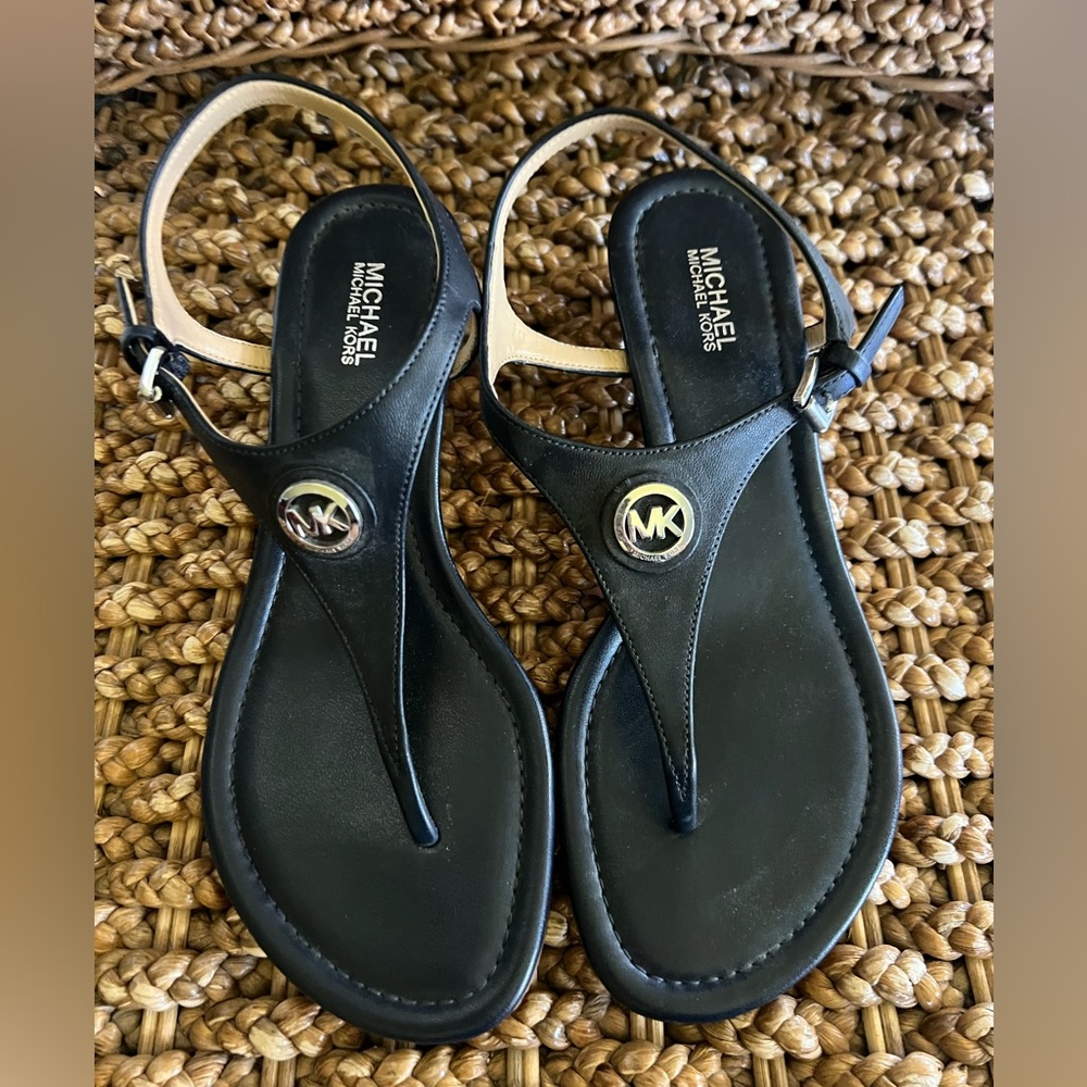 Michael Kors Women's Sandals Size 7 NAVY BLUE NWOT small heel